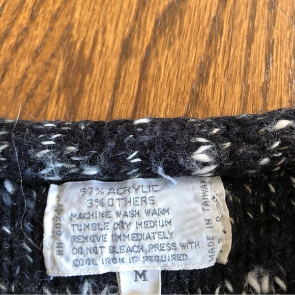 Vintage v neck sweater - Picture 5 of 5